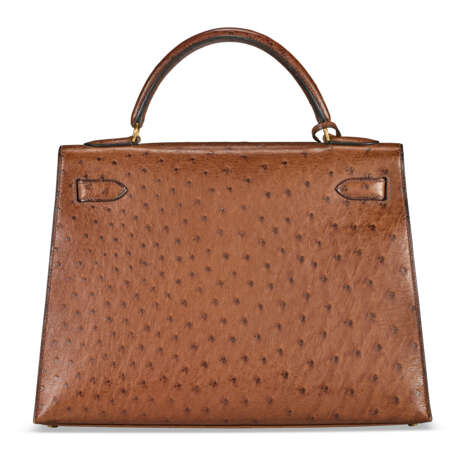 A MARRON OSTRICH SELLIER KELLY 32 WITH GOLD HARDWARE - photo 3