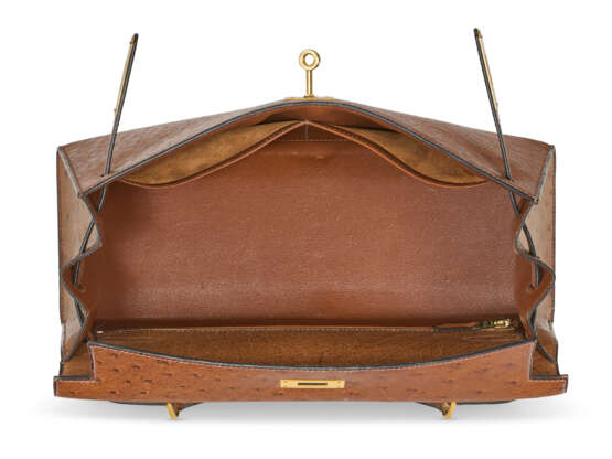 A MARRON OSTRICH SELLIER KELLY 32 WITH GOLD HARDWARE - photo 5