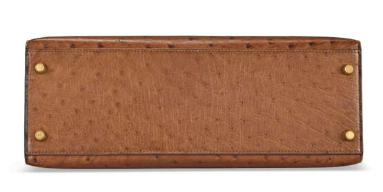 A MARRON OSTRICH SELLIER KELLY 32 WITH GOLD HARDWARE - photo 6