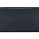 A BLEU INDIGO CALF BOX LEATHER RETOURNÉ KELLY 28 WITH GOLD HARDWARE. - photo 6