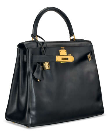 A BLACK CALF BOX LEATHER RETOURNÉ KELLY 28 WITH GOLD HARDWARE - photo 2
