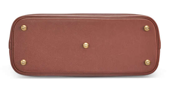 A SET OF TWO: A BLACK CALF BOX LEATHER BOLIDE 31 & A NOISETTE COURCHEVEL BOLIDE 31 WITH GOLD HARDWARE - photo 10