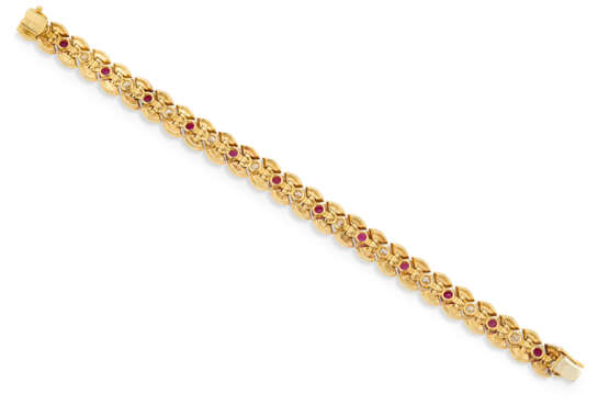 VAN CLEEF & ARPELS RUBY AND DIAMOND BRACELET - photo 2