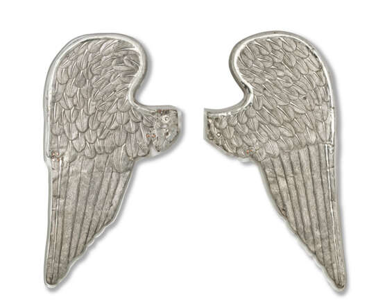 A PAIR OF SPANISH OR SPANISH COLONIAL SILVER WINGS - фото 1