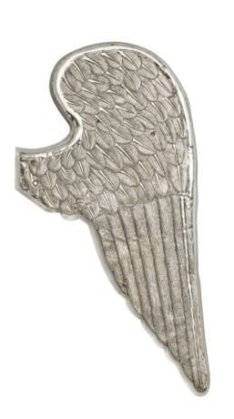 A PAIR OF SPANISH OR SPANISH COLONIAL SILVER WINGS - фото 2