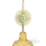 A LOUIS XV GILT-BRASS AND GILTWOOD SUNBURST RACK TIMEPIECE CLOCK - фото 3