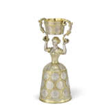 A RARE GERMAN PARCEL-GILT SILVER COIN-SET LARGE WAGER CUP OR JUNGFERNBECHER - фото 2