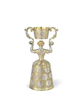 A RARE GERMAN PARCEL-GILT SILVER COIN-SET LARGE WAGER CUP OR JUNGFERNBECHER - фото 3