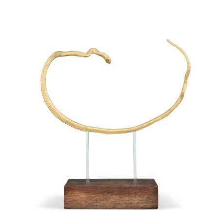 A GILT-BRONZE MODEL OF A SNAKE - photo 3
