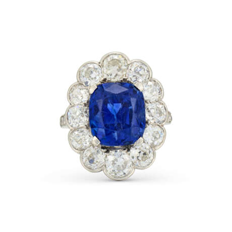 SAPPHIRE AND DIAMOND CLUSTER RING - photo 2