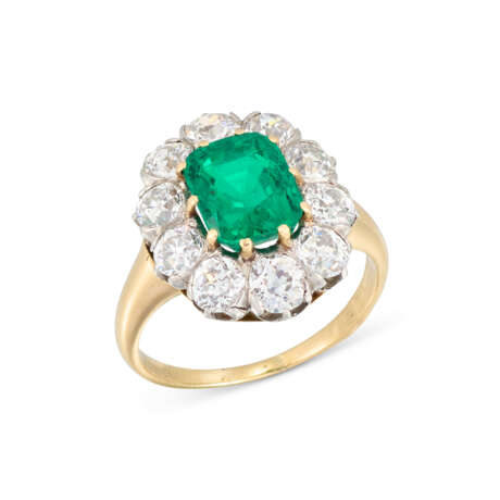 ANTIQUE EMERALD AND DIAMOND RING - photo 1