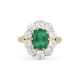 ANTIQUE EMERALD AND DIAMOND RING - photo 2