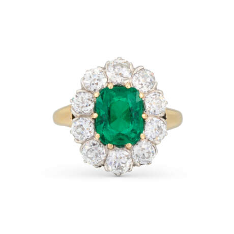 ANTIQUE EMERALD AND DIAMOND RING - photo 2