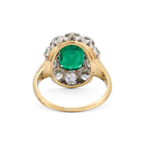 ANTIQUE EMERALD AND DIAMOND RING - photo 3