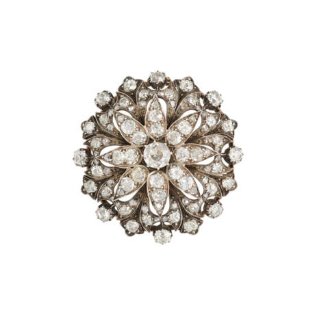 LATE 19TH CENTURY DIAMOND FLORAL CLUSTER PENDANT/BROOCH - photo 2