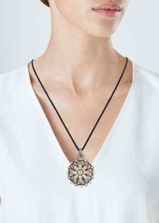 LATE 19TH CENTURY DIAMOND FLORAL CLUSTER PENDANT/BROOCH - photo 6