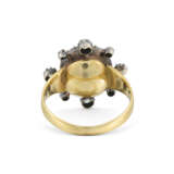 ANTIQUE EMERALD AND DIAMOND RING - photo 3