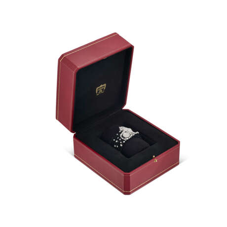 CARTIER ONYX AND DIAMOND 'PANTHÈRE' HIGH JEWELLERY BRACELET/WATCH - photo 5