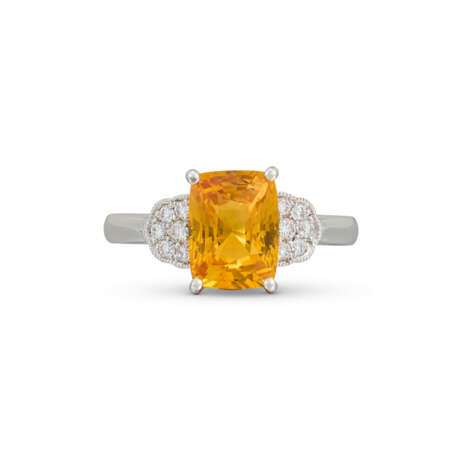 COLOURED SAPPHIRE AND DIAMOND RING - Foto 2