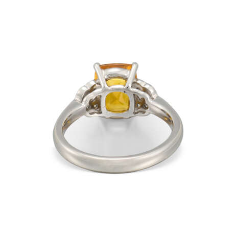 COLOURED SAPPHIRE AND DIAMOND RING - Foto 3