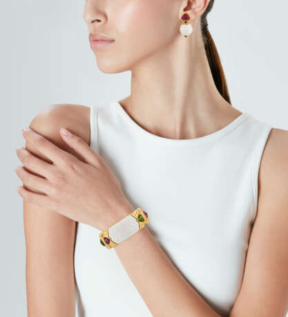BULGARI 'CHANDRA' PORCELAIN, TOURMALINE AND PERIDOT BRACELET AND EARRINGS - Foto 7