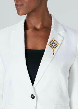 CARLO GIULIANO PEARL, DIAMOND AND ENAMEL RENAISSANCE REVIVAL PENDANT/BROOCH - photo 3