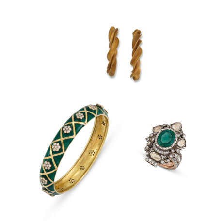 GROUP OF JEWELLERY - photo 1