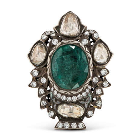 GROUP OF JEWELLERY - photo 2