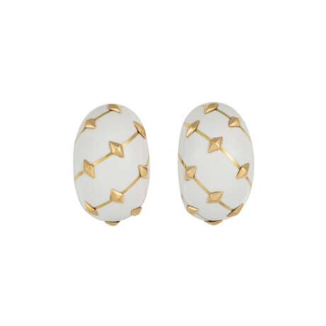 SCHLUMBERGER FOR TIFFANY & CO., WHITE ENAMEL ‘DOT LOSANGE’ BANGLE BRACELET AND 'BANANA' EARRINGS - photo 3