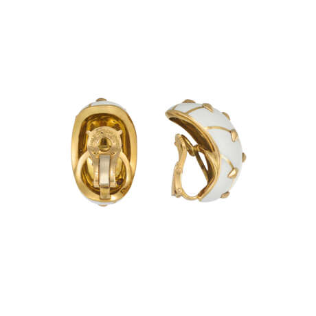 SCHLUMBERGER FOR TIFFANY & CO., WHITE ENAMEL ‘DOT LOSANGE’ BANGLE BRACELET AND 'BANANA' EARRINGS - photo 5