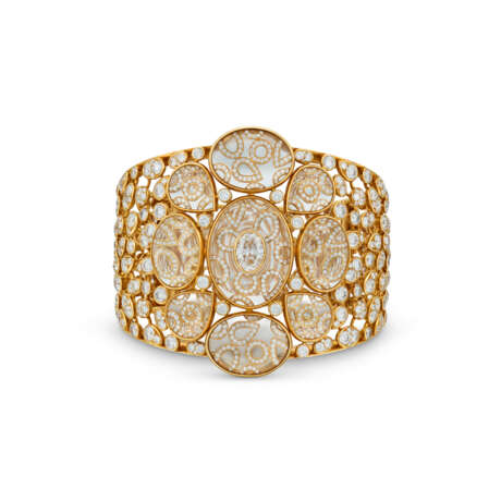 CHANEL 'LES TALISMANS DE CHANEL' ROCK CRYSTAL AND DIAMOND 'MAGNETIQUE' CUFF - photo 2