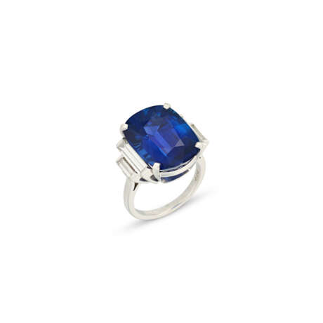 GARRARD SAPPHIRE AND DIAMOND RING - photo 1