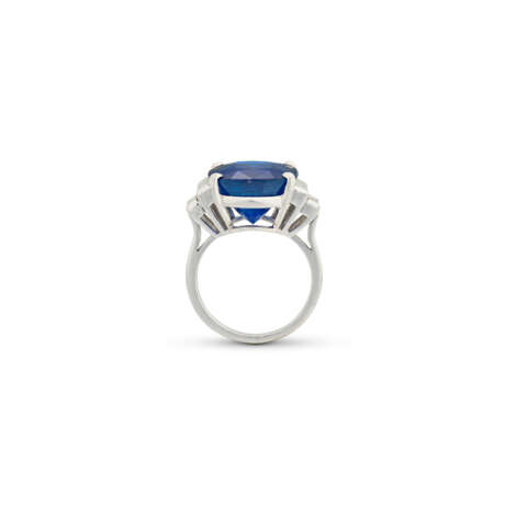 GARRARD SAPPHIRE AND DIAMOND RING - photo 3