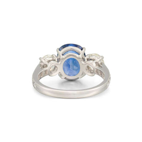 SAPPHIRE AND DIAMOND RING - photo 3
