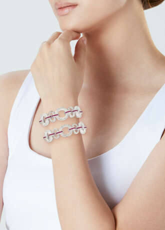 PAIR OF ROCK CRYSTAL, RUBY AND DIAMOND BRACELETS - photo 3