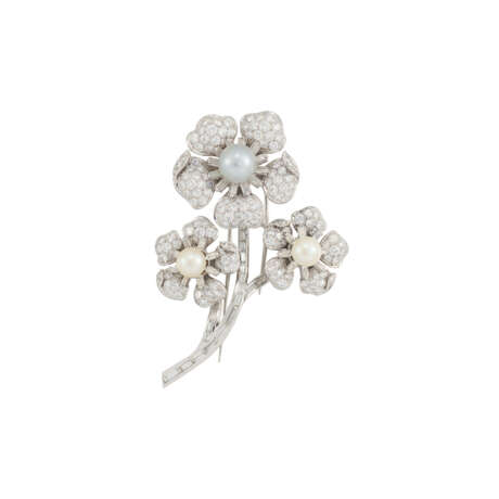 CULTURED PEARL AND DIAMOND FLOWER BROOCH - photo 1