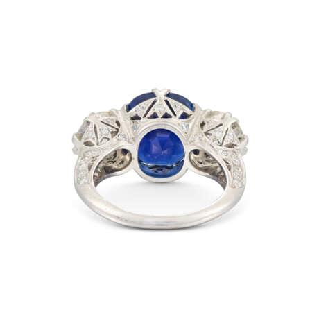 SAPPHIRE AND DIAMOND RING - фото 3
