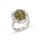 CAT'S EYE CHRYSOBERYL AND DIAMOND RING - photo 1