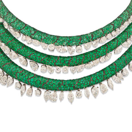 DE GRISOGONO EMERALD AND DIAMOND NECKLACE - photo 2