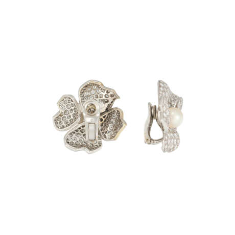CARTIER CULTURED PEARL AND DIAMOND FLOWER EARRINGS - photo 2