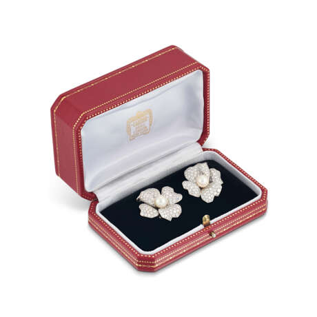 CARTIER CULTURED PEARL AND DIAMOND FLOWER EARRINGS - photo 3