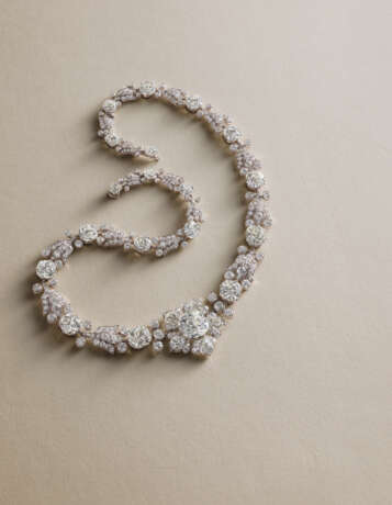 AN ELEGANT DIAMOND NECKLACE, FIRST HALF OF THE 20TH CENTURY - photo 2