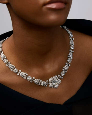 AN ELEGANT DIAMOND NECKLACE, FIRST HALF OF THE 20TH CENTURY - photo 3