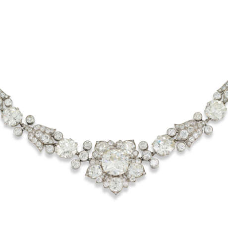 AN ELEGANT DIAMOND NECKLACE, FIRST HALF OF THE 20TH CENTURY - photo 4