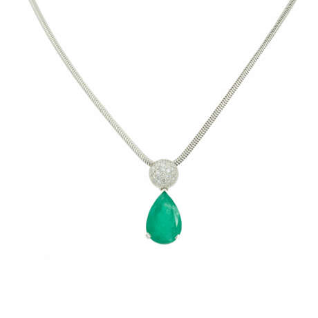 . Emerald-Diamond-Pendant-Necklace - фото 1