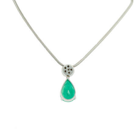 . Emerald-Diamond-Pendant-Necklace - фото 2