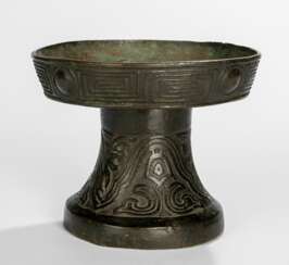 Dou aus Bronze im archaischen Stil