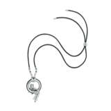 CARTIER ONYX, DIAMOND AND EMERALD 'PANTHÈRE DE CARTIER' PENDENT NECKLACE - фото 3