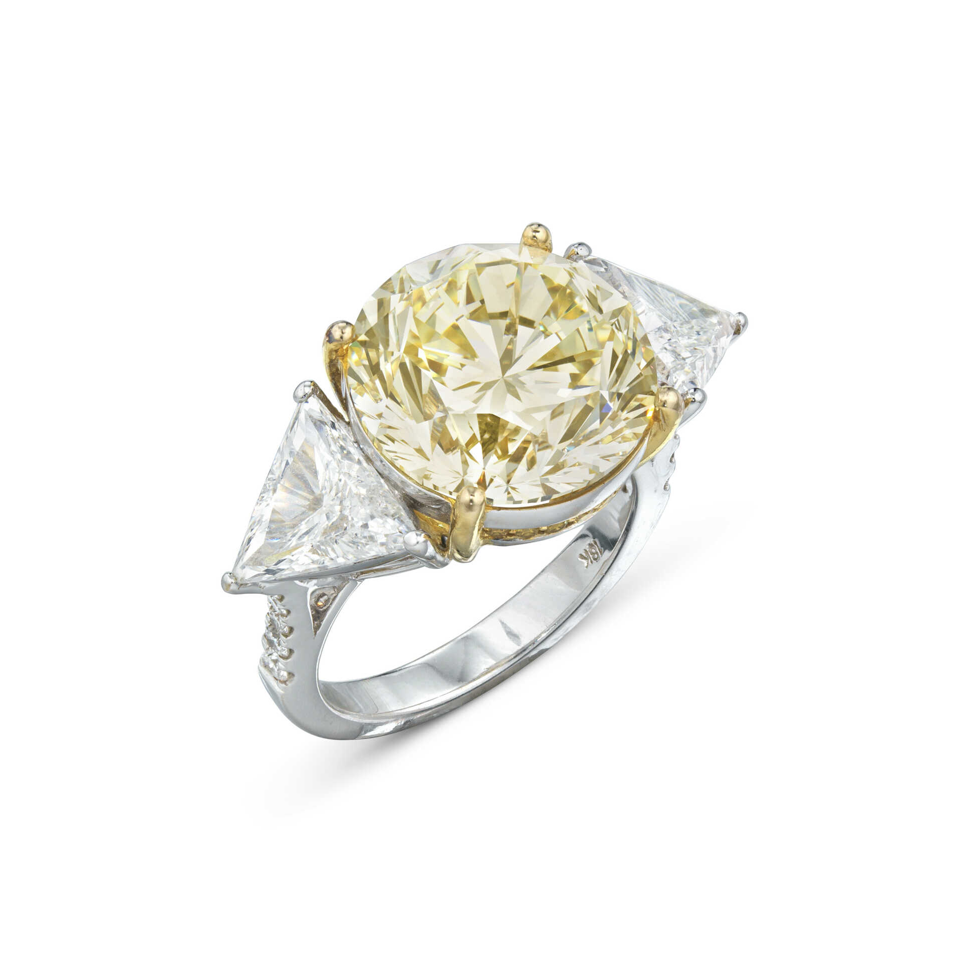 NO RESERVE - COLOURED DIAMOND AND DIAMOND RING NO RESERVE - COLOURED DIAMOND AND DIAMOND RING