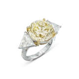 NO RESERVE - COLOURED DIAMOND AND DIAMOND RING - photo 1